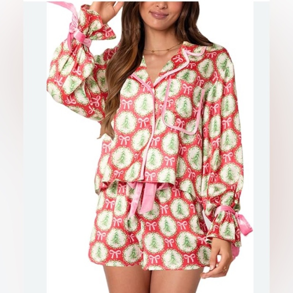 Christmas Tree & Bow Prints Pajama Set Woman’s Pajama Short Set Size L NWT